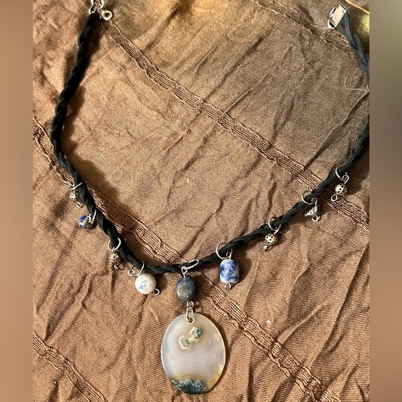 🧚🏽♂️Black Faux suede choker Denim Agate & Moss Agate charm - Picture 2 of 9